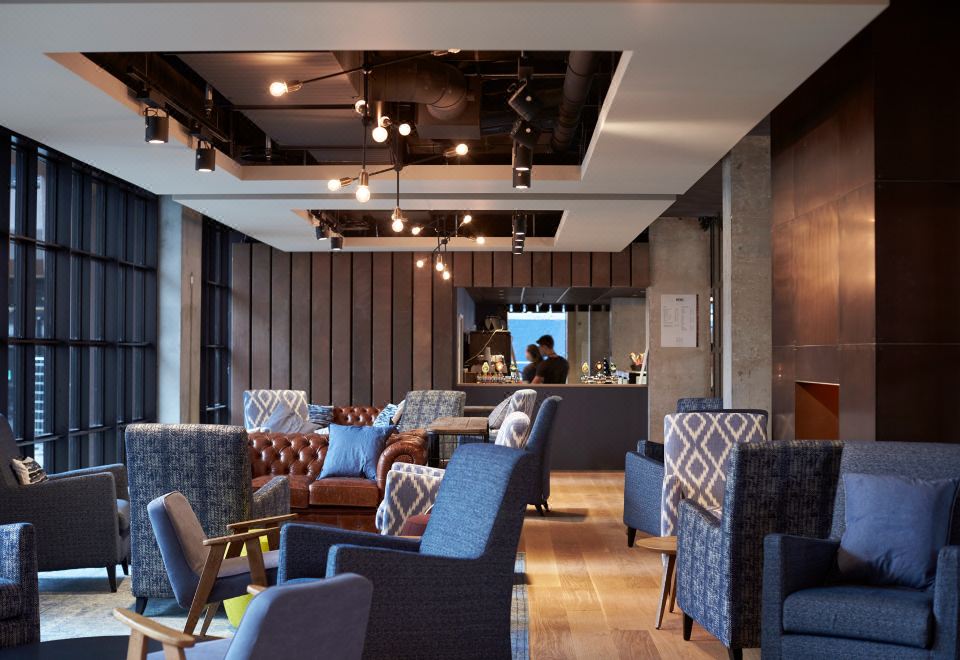 5. 스틸 하우스 코..