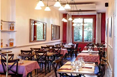 Contact Hôtel du Commerce et Son Restaurant Côte à Côte Отели в г. Отён