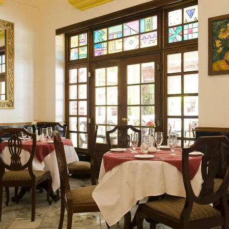 Protea Hotel Dar es Salaam Courtyard Отели рядом с достопримечательностью «Коко Бич»