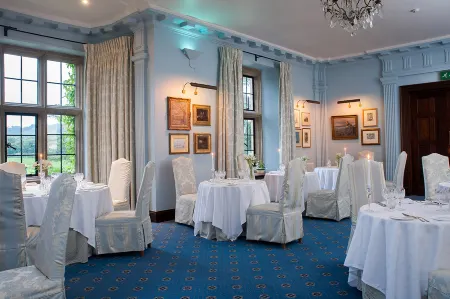 Llangoed Hall Отели в г. Гвернифед