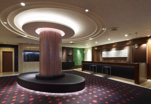 더 비 도쿄 하치오지 로비의 무료 간식 코너