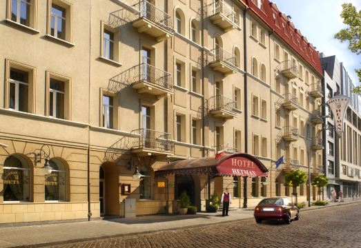 2. 호텔 헤트만 바..