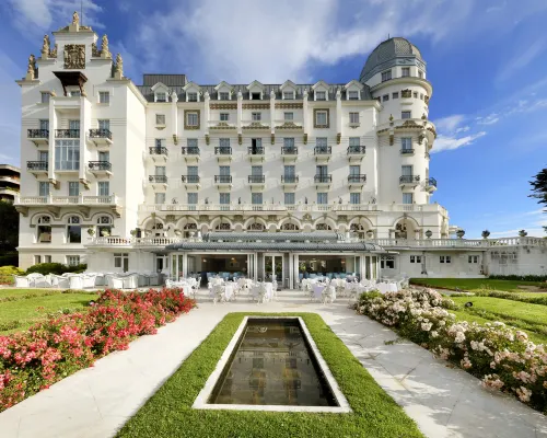 Eurostars Hotel Real Hotels near Magdalena Palace