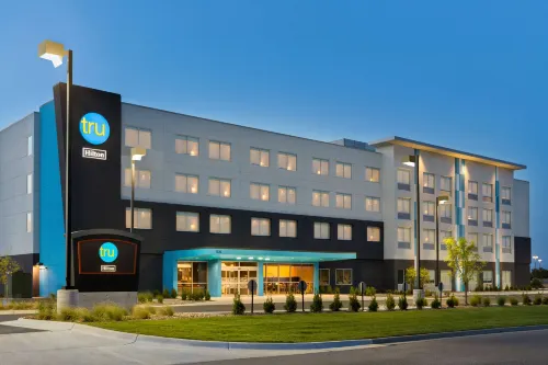 Tru by Hilton Wichita Northeast - Parkplatz