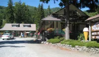 Whittaker's Motel & Historic Bunkhouse Hotels in Ashford