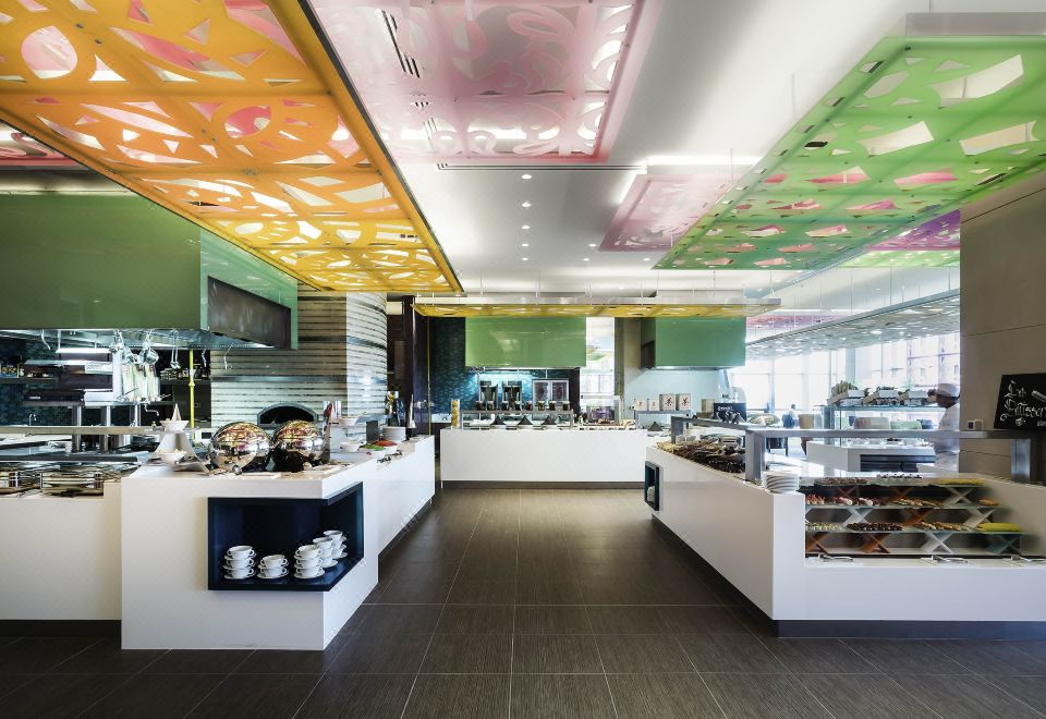 2. 소피텔 두바이 ..