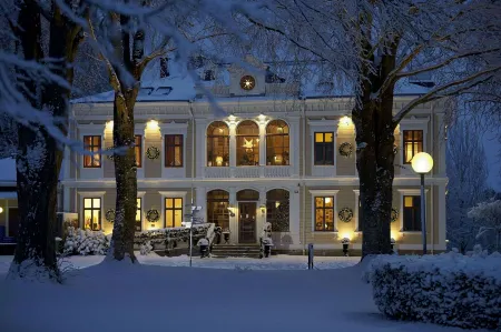 Karstorp Säteri – Hotell Och Konferens Отели в г. Шёвде