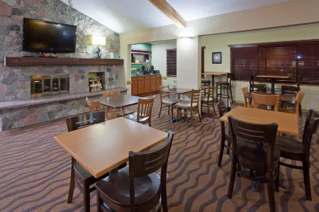 AmericInn by Wyndham Fargo West Acres