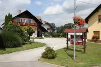 Rooms & Apartments Jana Hôtels à : Vopovlje