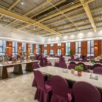 Henan Hotel Отели рядом с достопримечательностью «Народный Зал провинции Хэнань»