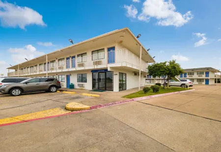 Motel 6 Greenville, TX Отели в г. Хант