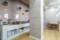 Qingju Business Hotel فنادق في فنغ تشيو