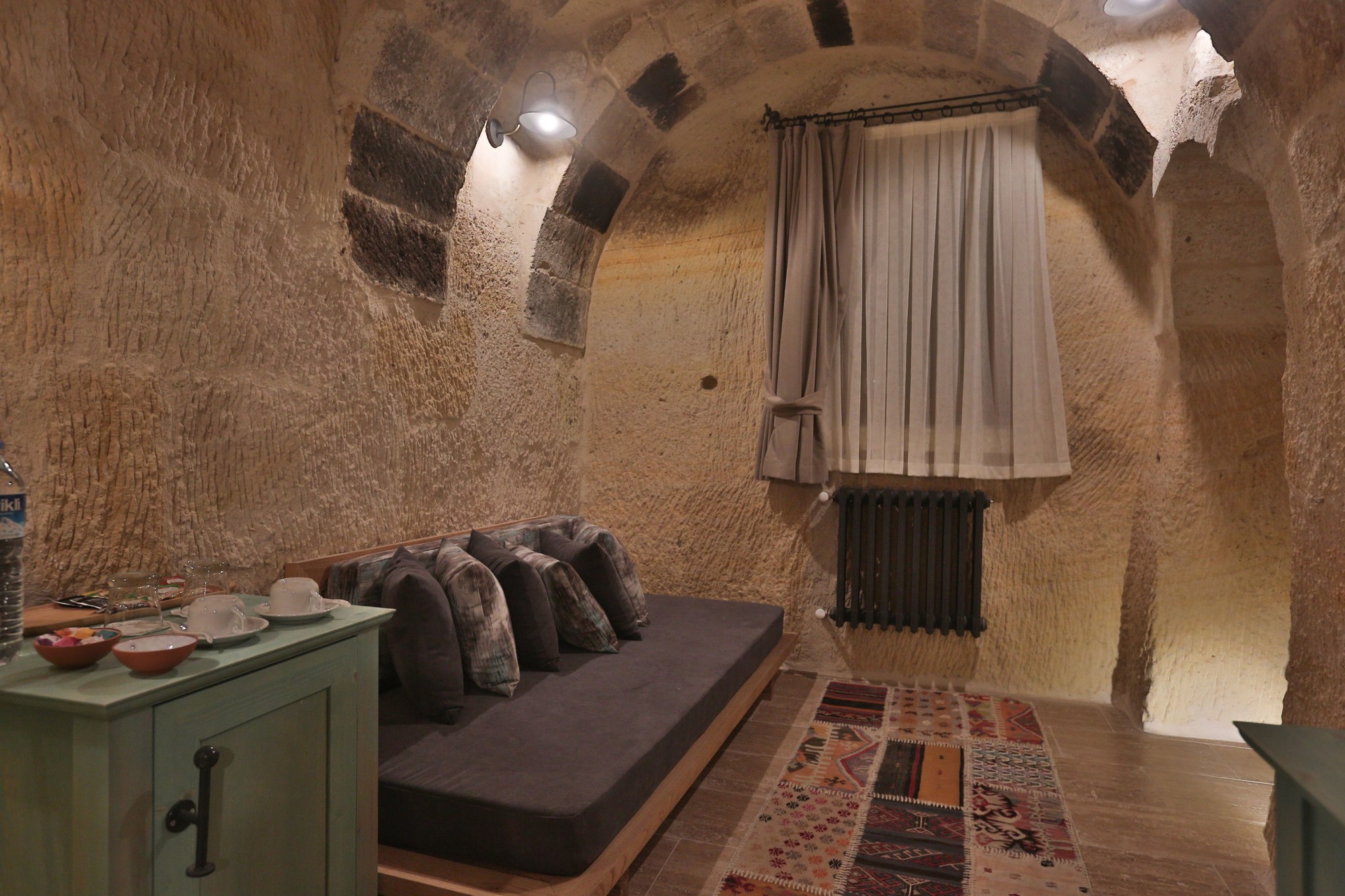 Acropolis Cave Suites