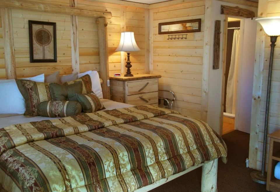 The Cedaredge Lodge