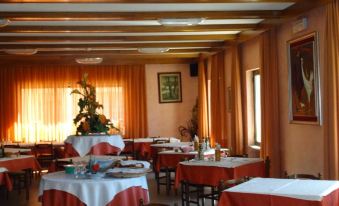 Hotel Galles - Housity