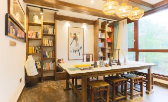 Wuyuan Fangzi Tea Homestay (Wuyuan High-speed Railway Station Xiangao Ancient City Branch)