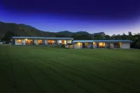 Bay Vista Waterfront Motel Hotels in 