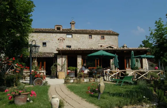 拉奇塔代拉迪蒙蒂錫比利尼旅館