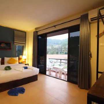 Lemonade Boutique Inn Hotels near Phra Ae Beach