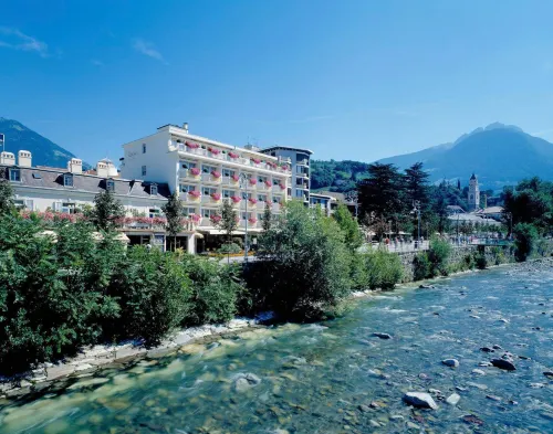 Hotel Aurora فنادق في ميرانو