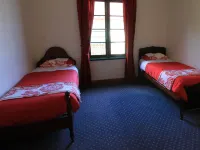 Kerrellie Cottages 2, 4 & 8 Reid Street