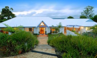 Ninderry Manor Luxury Retreat - Housity