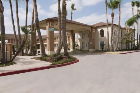 Texas Inn & Suites Pharr/San Juan Отели рядом с достопримечательностью «Pharr Vanguard Academy Nature & Birding Center»