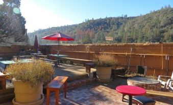 River Rock Inn
