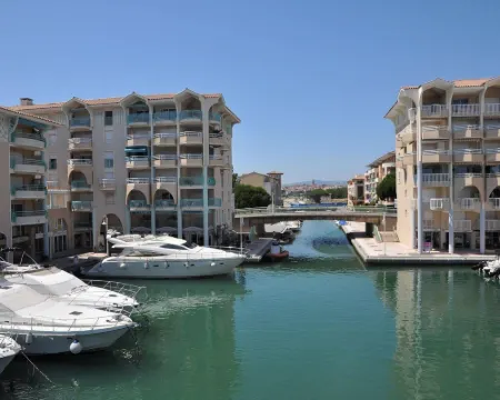 Atoll Hotel Restaurant Hotels in Frejus