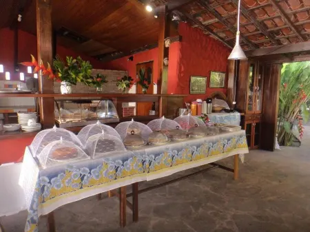 Chez Max Pousada Отели рядом с достопримечательностью «Segunda Praia»