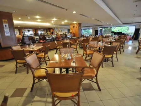 Hotel Grand Continental Kuala Terengganu Отели рядом с Аэропорт Султан Махмуд