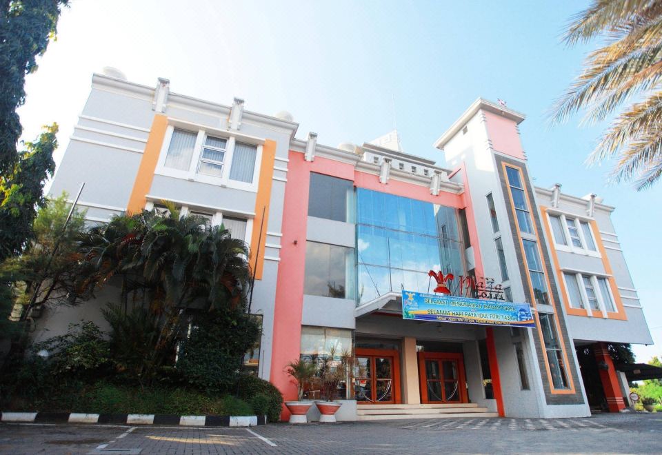 Horison Plaza Tegal - Housity