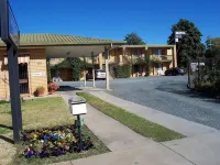 โรงแรม Deniliquin - ที่มีที่จอดรถ