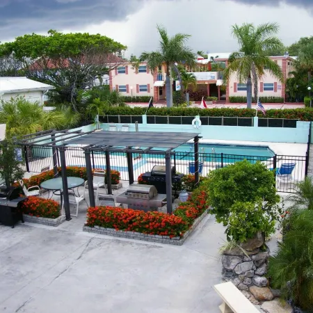 Holiday House Motel