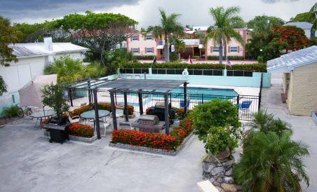 Holiday House Motel - Housity