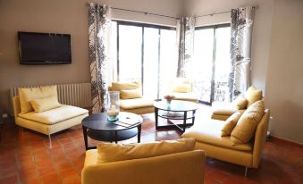 Hotel Spa Cassis – Heated Pool & Parking