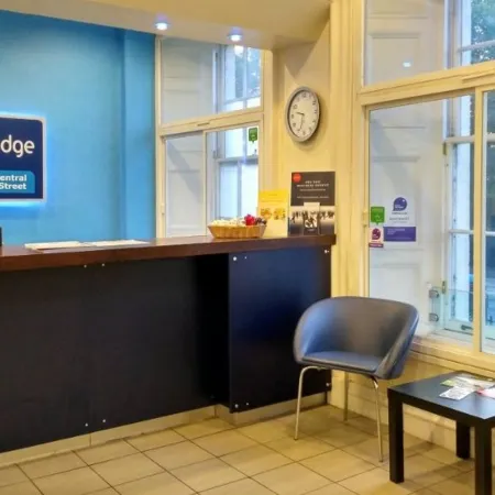 Travelodge Edinburgh Central Queen Street Отели рядом с достопримечательностью «Королевский ботанический сад»