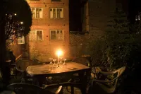 Pradhan House - Home Stay with Garden Hotel di Changunarayan