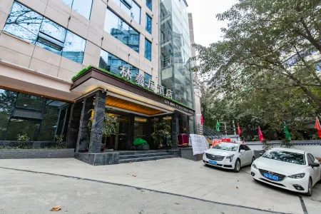 Linmanni Hotel (City Center Plaza) Отели рядом с достопримечательностью «Sichuan University of Arts and Sciences (Lianhu Campus)»