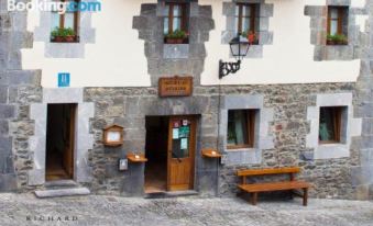 Hostal Musunzar