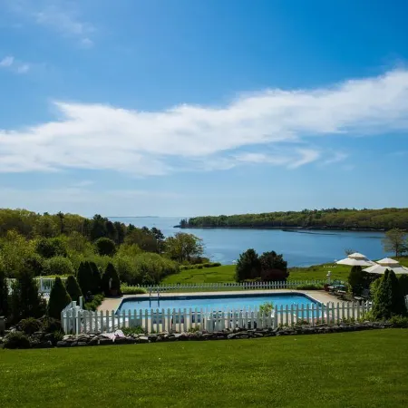 Strawberry Hill Seaside Inn