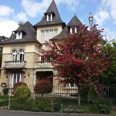 Le Castel Guesthouse