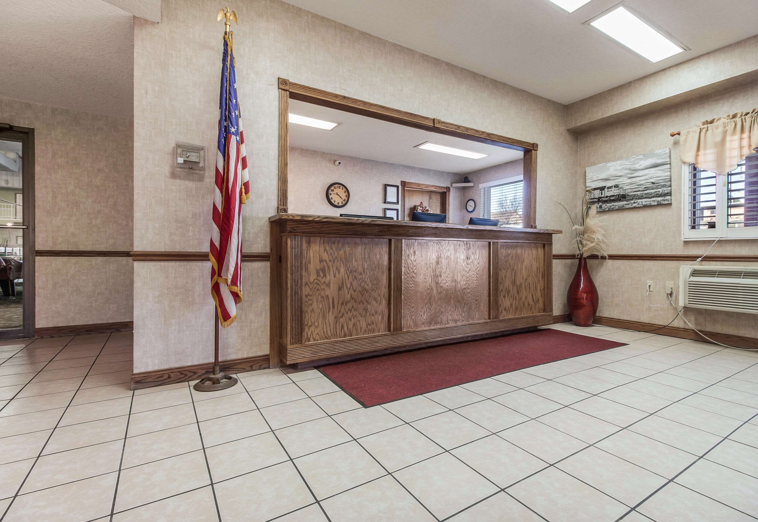 Coratel Inn & Suites McCook