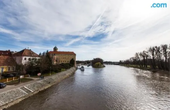 波傑布拉迪阿爾法膳食酒店