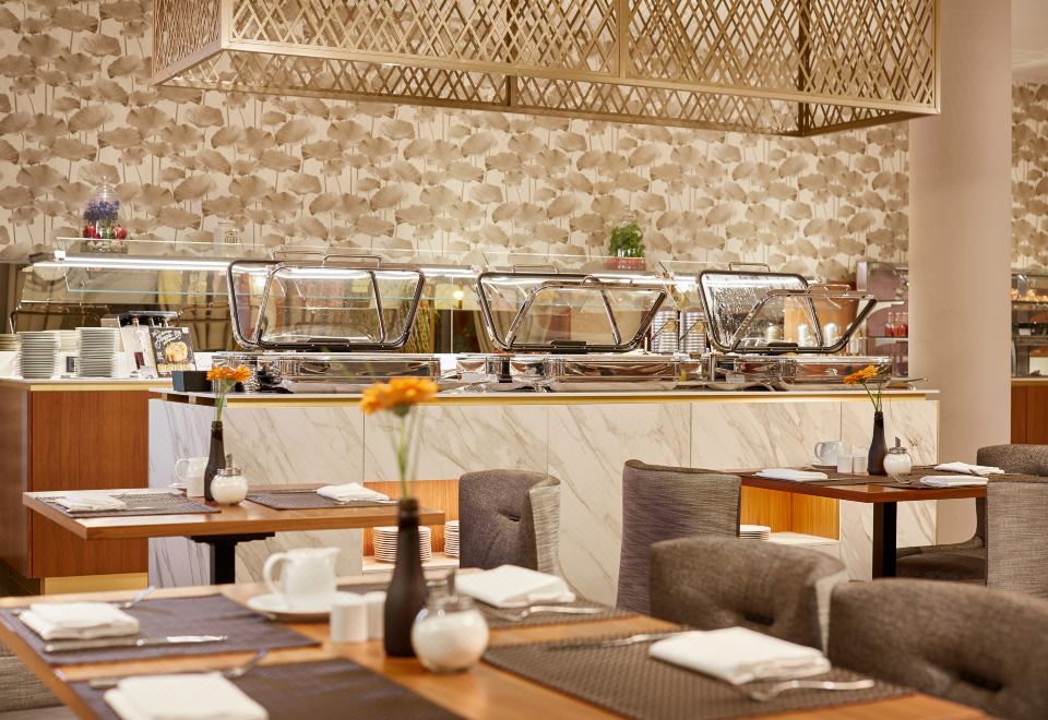 3. 히페리온 호텔 ..