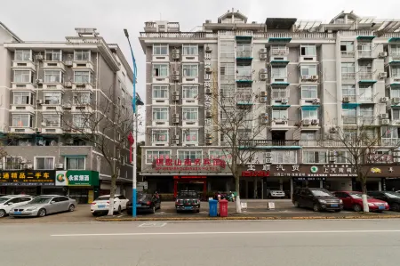 Qipanshan Business Hotel Отели рядом с достопримечательностью «The White Cloud Cliffs»