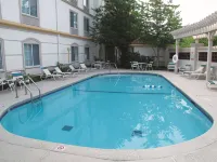 La Quinta Inn & Suites by Wyndham St. Louis Westport - Pysäköinti
