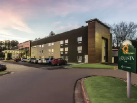 La Quinta Inn & Suites by Wyndham Atlanta Midtown - Buckhead Hotels in Atlanta