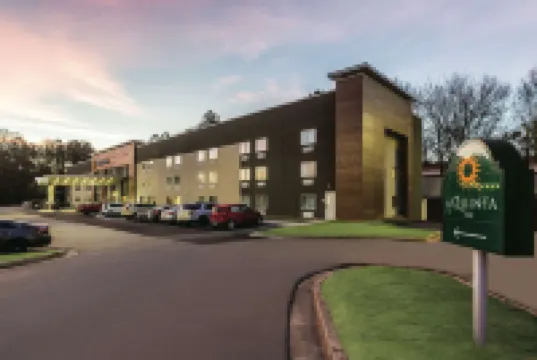 La Quinta Inn & Suites by Wyndham Atlanta Midtown - Buckhead