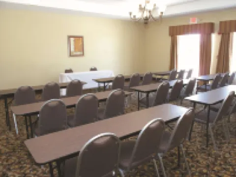 La Quinta Inn & Suites by Wyndham Orange Hotels in Orange